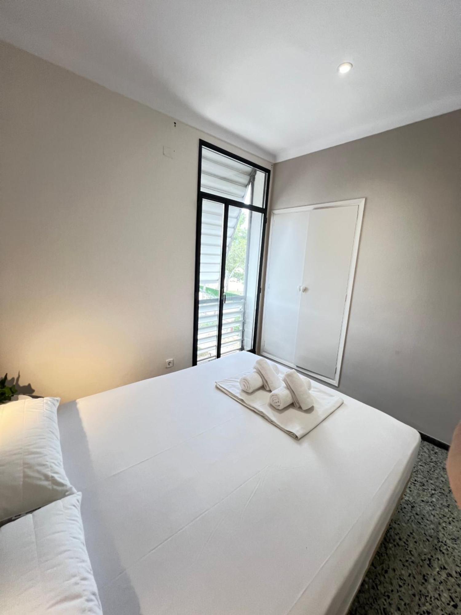 3 Room Apartment, 500M To Beach, Swimming Pool, Nice Terrace Roses Bagian luar foto