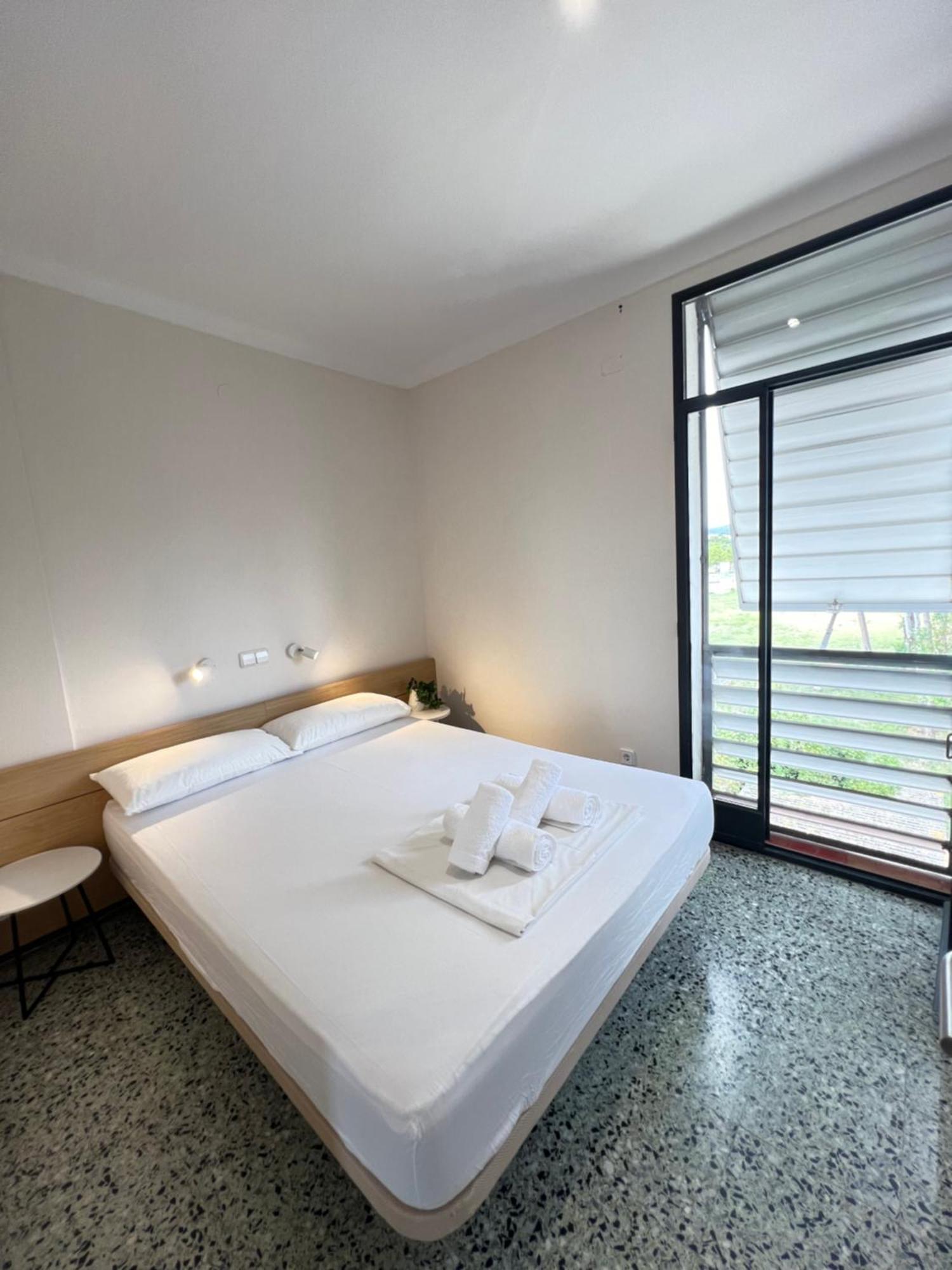 3 Room Apartment, 500M To Beach, Swimming Pool, Nice Terrace Roses Bagian luar foto