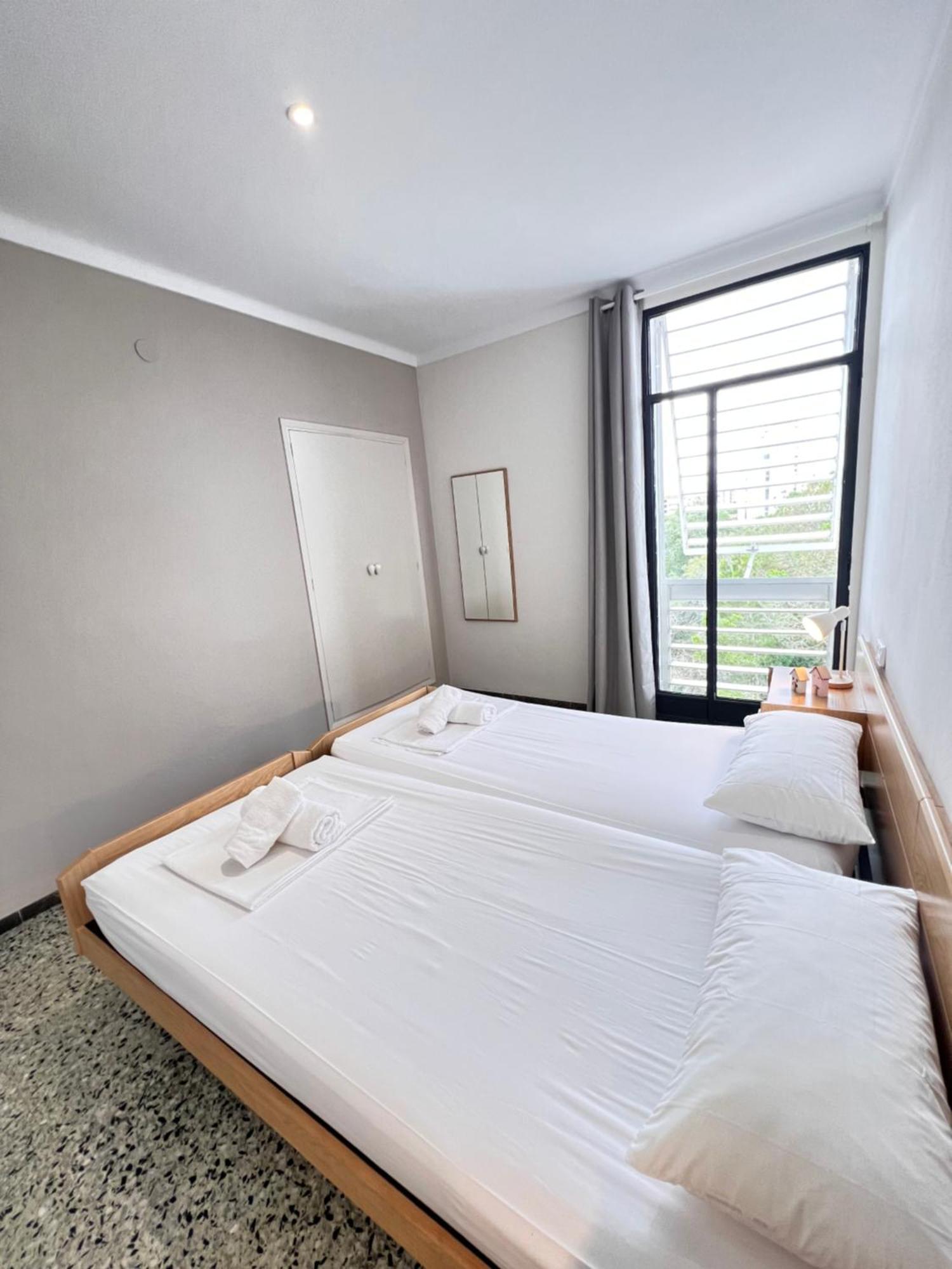 3 Room Apartment, 500M To Beach, Swimming Pool, Nice Terrace Roses Bagian luar foto